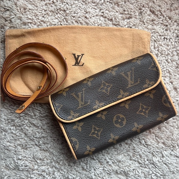 Vintage LV Florentine XS - Picture 2 of 7